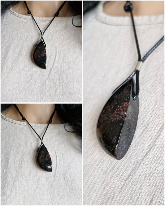 Pendant - magnetite (magnetite) + garnet (garnet)